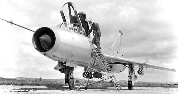 Учебно-боевой самолет Су-7У / УМК